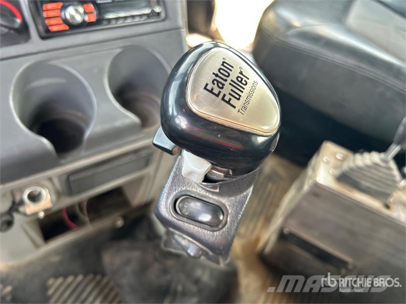 Freightliner Columbia 8x6 Sleeper Winch Truck Bergingsbiler