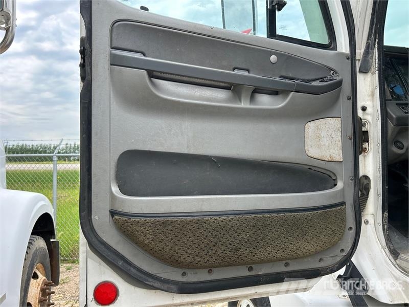 Freightliner Columbia 120 Tractor Units