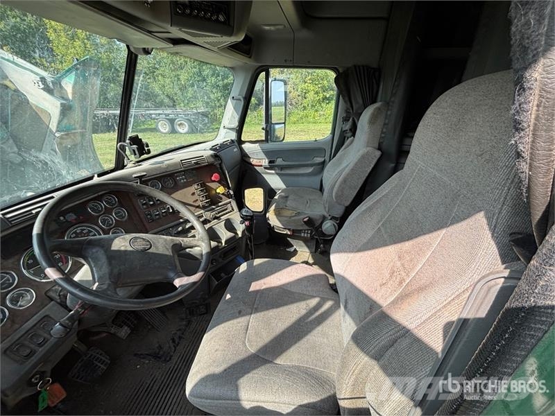 Freightliner Columbia 6x4 T/A Sleeper Truck Tractor Sadulveokid