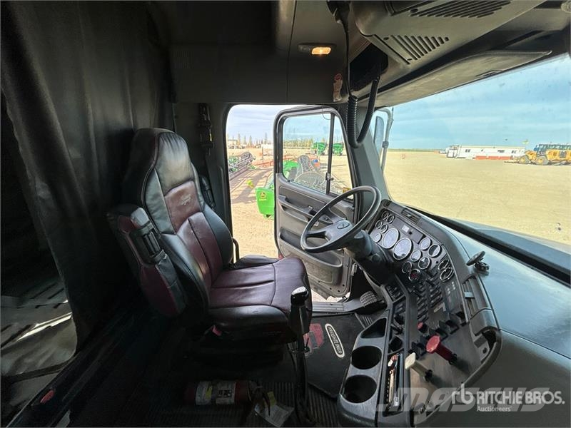 Freightliner Columbia 8x6 Sleeper Winch Truck Bergingsbiler