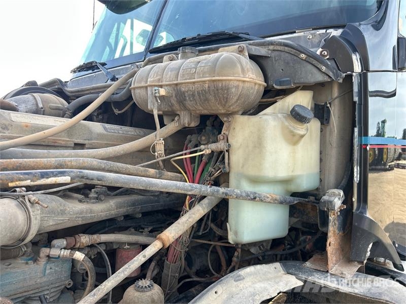 Freightliner Columbia 8x6 Sleeper Winch Truck Bergingsbiler