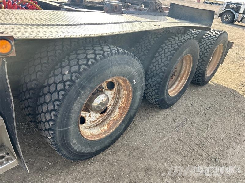 Freightliner Columbia 8x6 Sleeper Winch Truck Bergingsbiler
