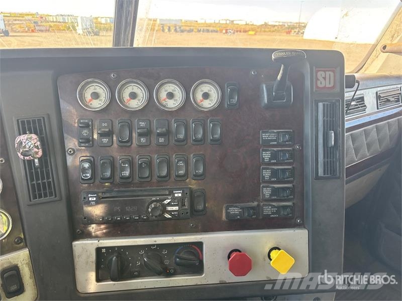 Freightliner Coronado 122SD Trekkers