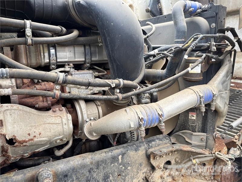 Freightliner Coronado SD 6x4 Sleeper Tanker Truck (Inoperable) Tankwagen