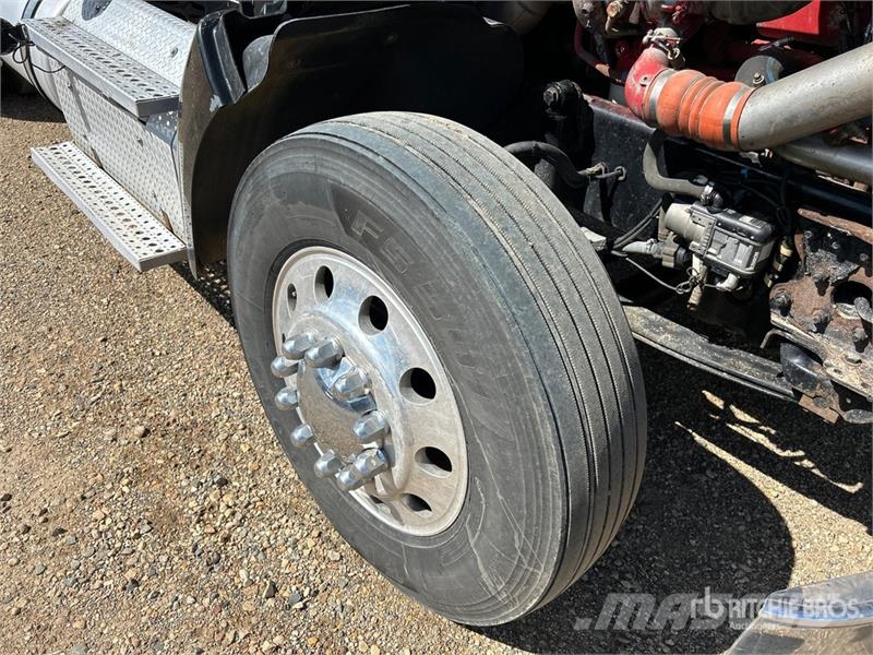 Freightliner Coronado 122 Vetopöytäautot