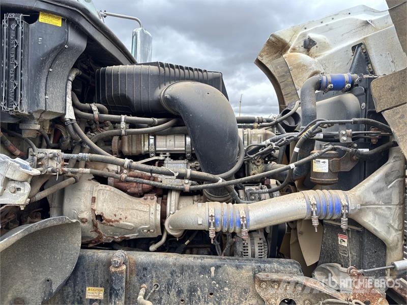 Freightliner Coronado SD 6x4 Sleeper Tanker Truck (Inoperable) Tankwagen