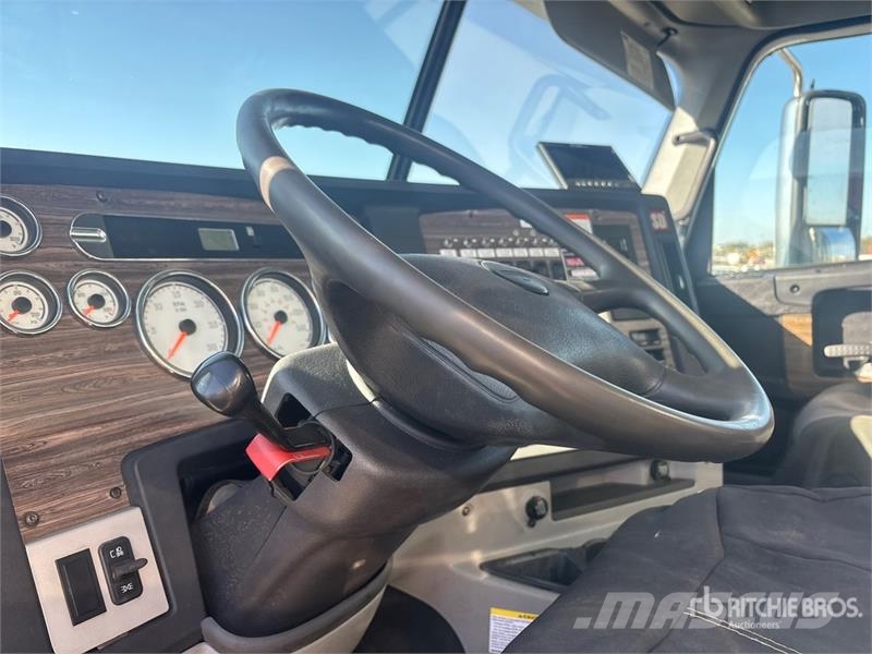 Freightliner Coronado 122 6x4 Lube Truck Tankwagen