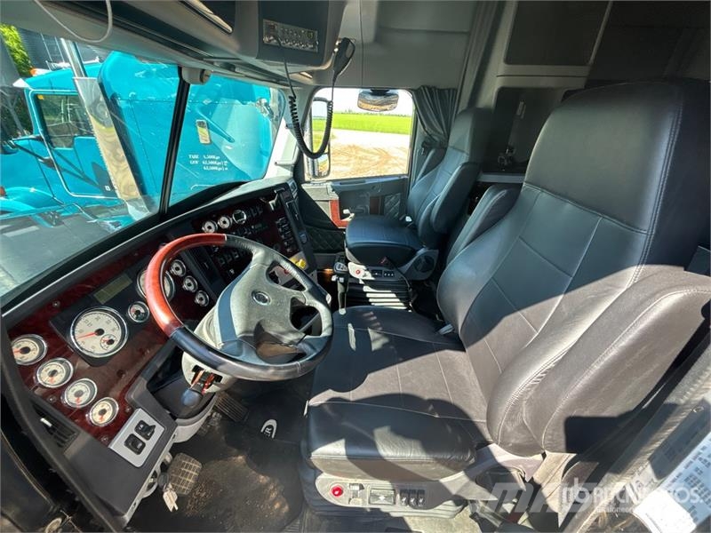 Freightliner Coronado 122SD Тягачі
