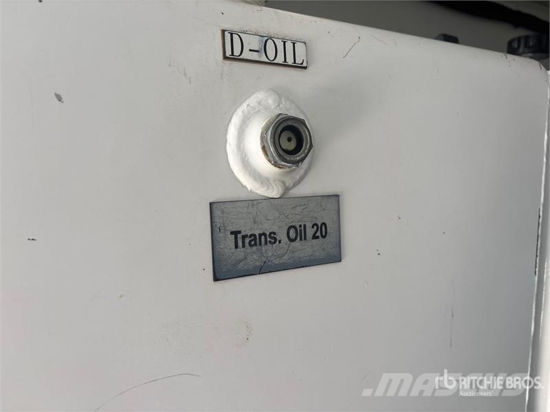 Freightliner Coronado 122 6x4 Lube Truck Грузовики-цистерны