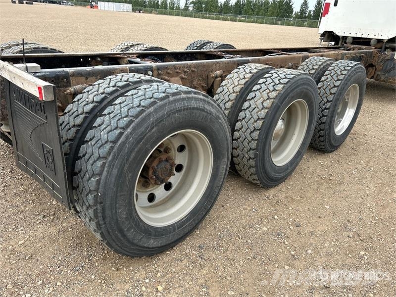 Freightliner Coronado 122SD 8x6 Cab and Chassis Hytter och interiör