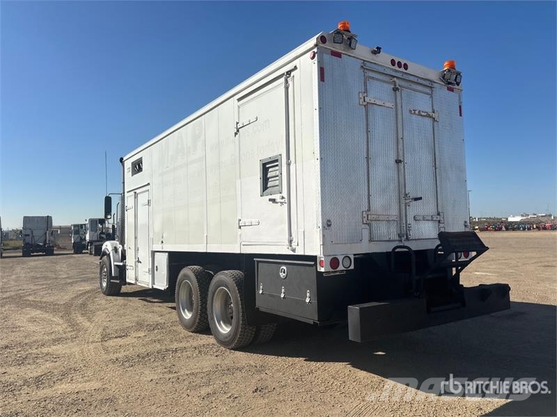 Freightliner Coronado 122 6x4 Lube Truck Tankwagen