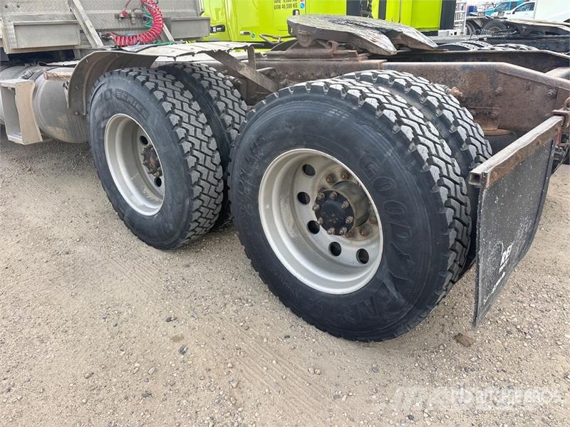 Freightliner Coronado 122 6x4 T/A Sleeper Truck Tractor وحدات الجر