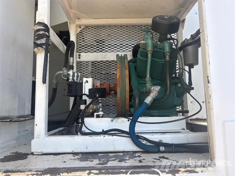 Freightliner Coronado 122 6x4 Lube Truck Tankwagen