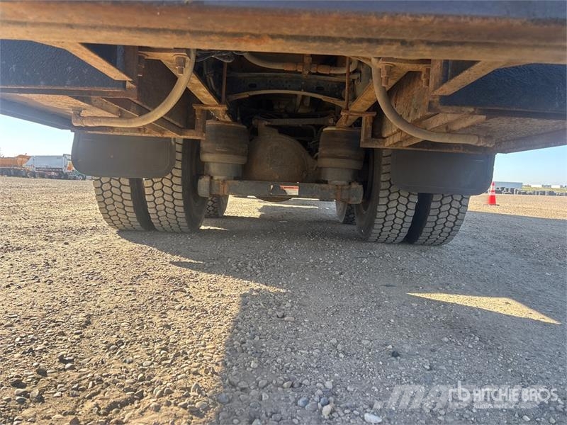 Freightliner Coronado 122 6x4 Lube Truck Tankwagen