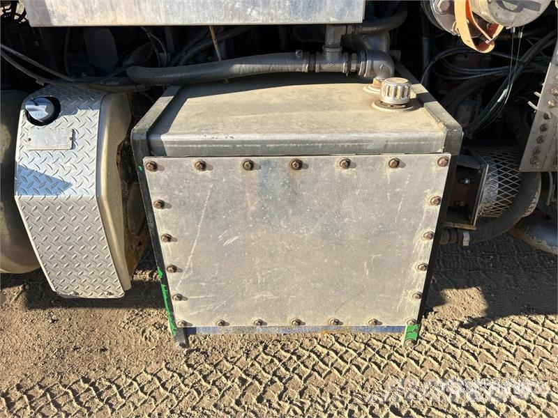 Freightliner Coronado 122 8x6 Sleeper Pressure Truck Ostali kamioni