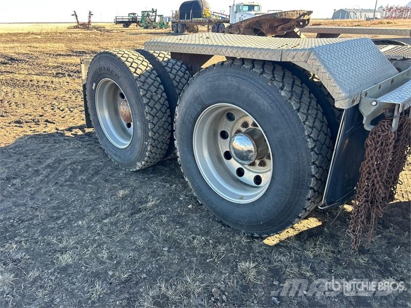 Freightliner Coronado 6x4 T/A Sleeper Truck Tractor Sadulveokid