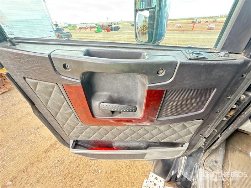 Freightliner Coronado SD 6x4 Heavy Haul T/A Day Cab Truck Tract Trekkers