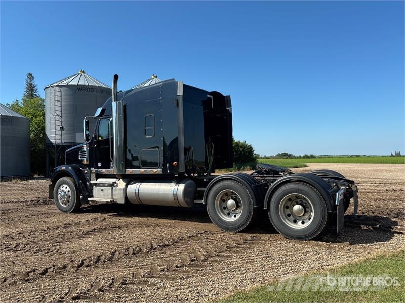 Freightliner Coronado 122SD Тягачі