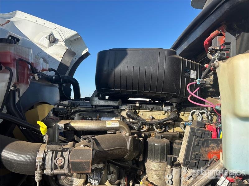 Freightliner Coronado 122 6x4 Lube Truck Tankwagen