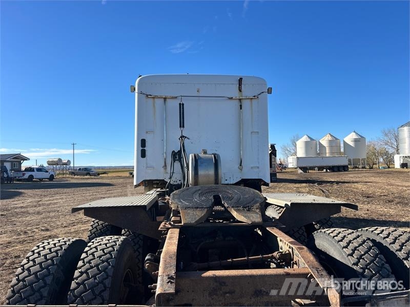 Freightliner Coronado 6x4 T/A Sleeper Truck Tractor Sadulveokid