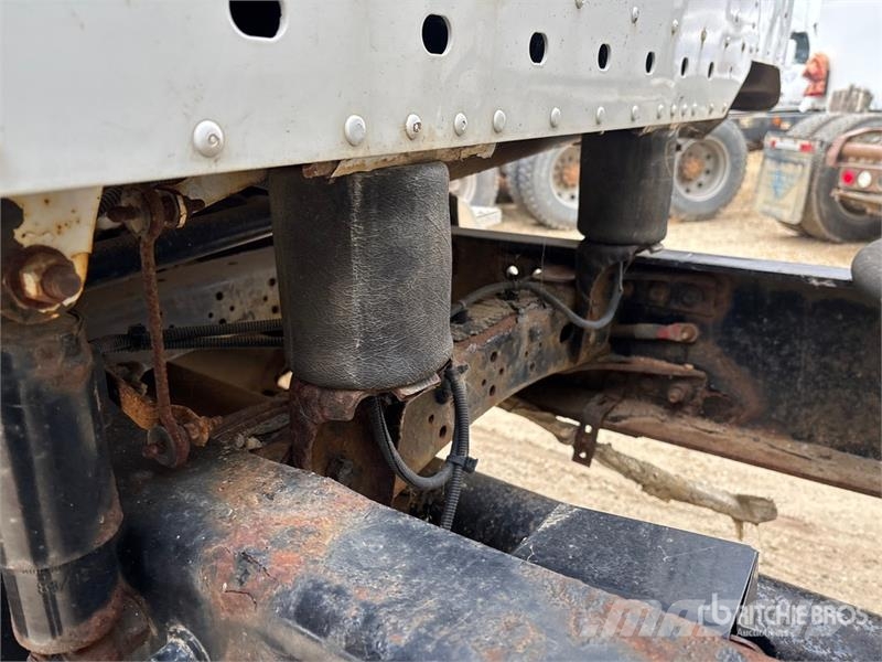 Freightliner Coronado SD 6x4 Sleeper Tanker Truck (Inoperable) Tankwagen