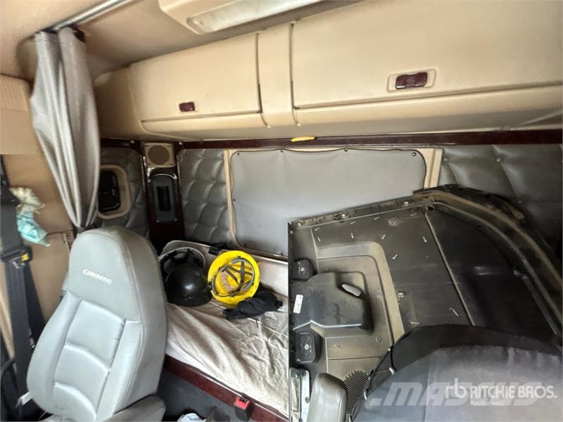 Freightliner Coronado SD 6x4 Sleeper Tanker Truck (Inoperable) Tankwagen