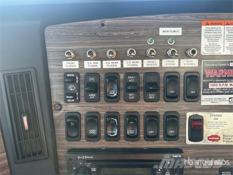Freightliner Coronado 122 6x4 Lube Truck Tankwagen