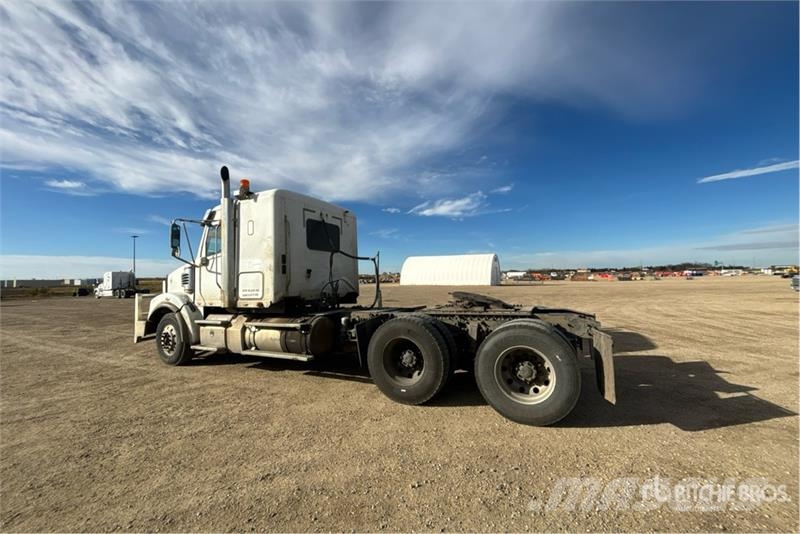 Freightliner Coronado 122SD Trekkers
