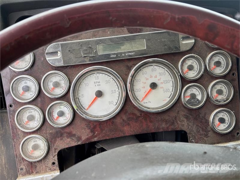 Freightliner Coronado SD 6x4 Sleeper Tanker Truck (Inoperable) Tankwagen