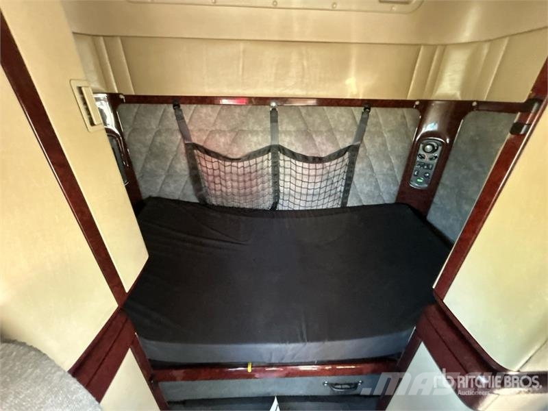 Freightliner Coronado 122SD Trekkers