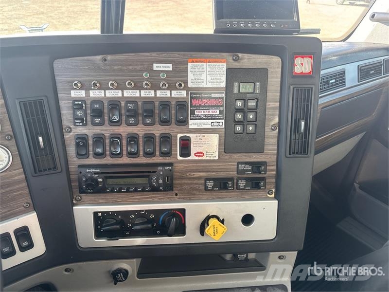Freightliner Coronado 122 6x4 Lube Truck Tankwagen