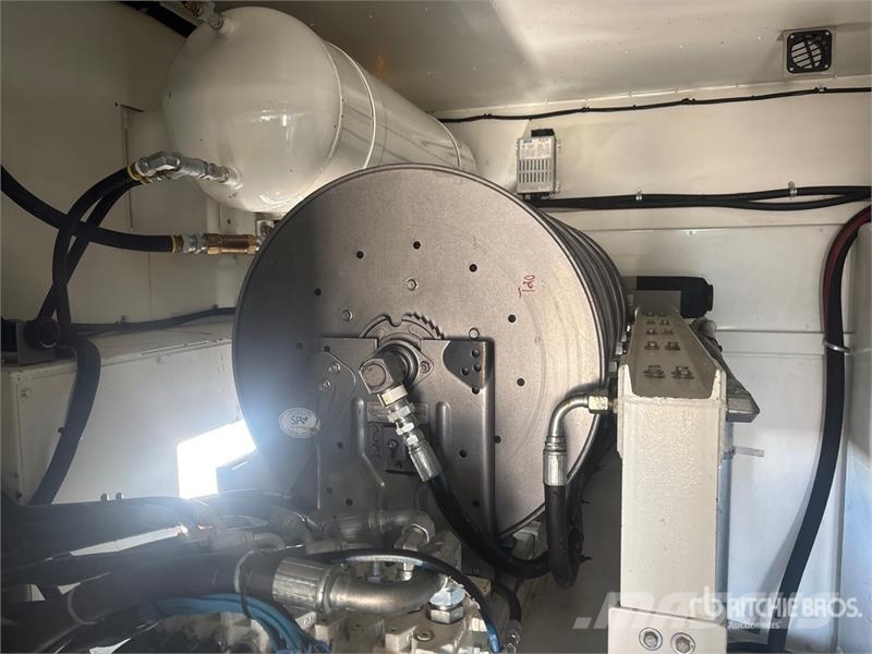 Freightliner Coronado 122 6x4 Lube Truck Tankwagen
