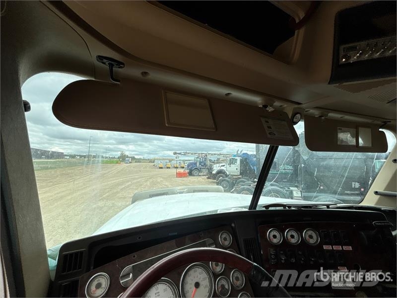 Freightliner Coronado SD 6x4 Sleeper Tanker Truck (Inoperable) Tankwagen