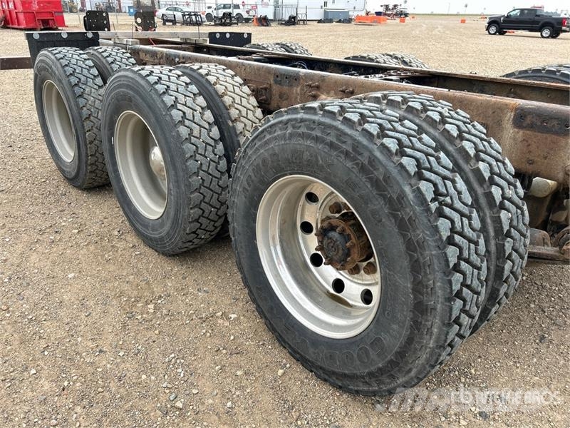 Freightliner Coronado 122SD 8x6 Cab and Chassis Hytter och interiör
