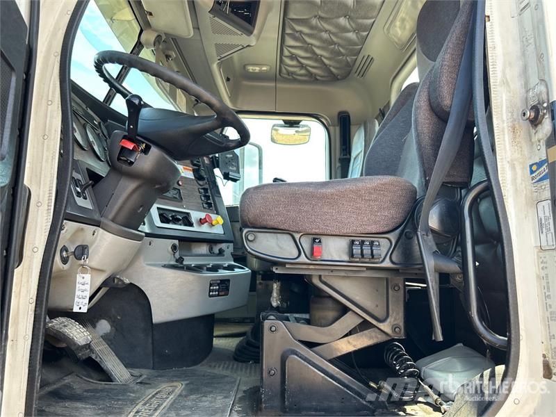 Freightliner Coronado 122 Vetopöytäautot