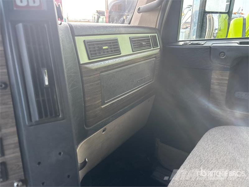 Freightliner Coronado 122 6x4 T/A Sleeper Truck Tractor وحدات الجر
