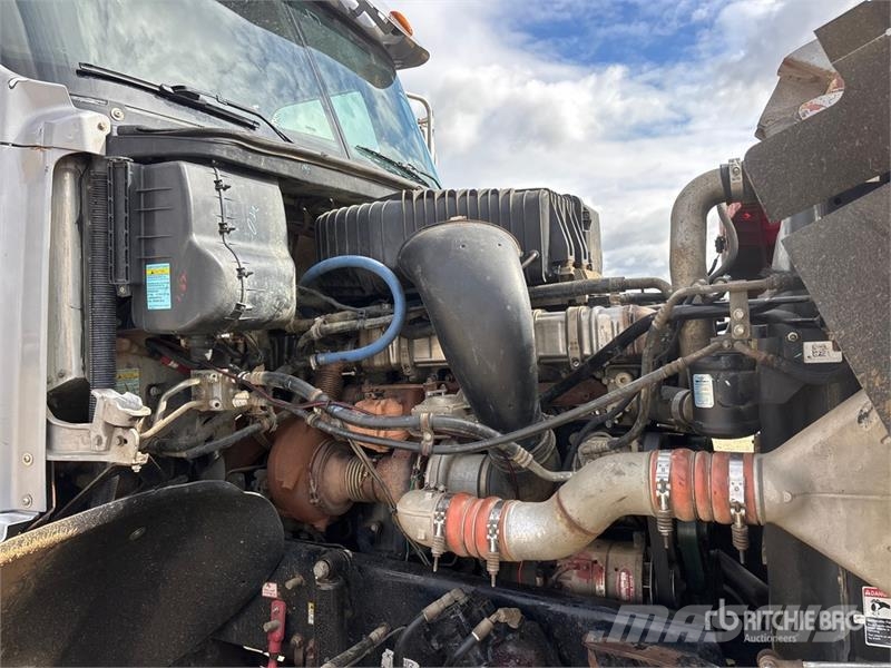 Freightliner Coronado 122SD 8x6 Tri/A Sleeper Truck Tractor Naudoti vilkikai