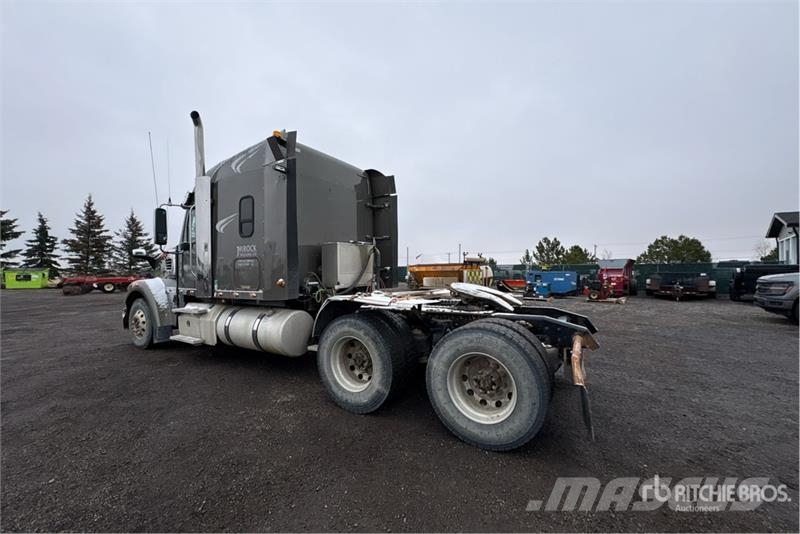 Freightliner Coronado 6x4 T/A Sleeper Truck Tractor Truck Tractor Units