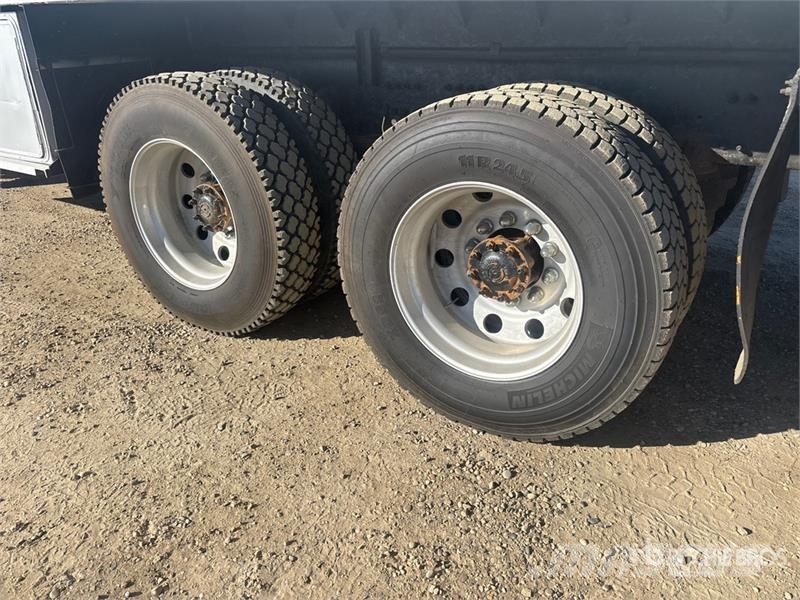 Freightliner Coronado 122 6x4 Lube Truck Грузовики-цистерны