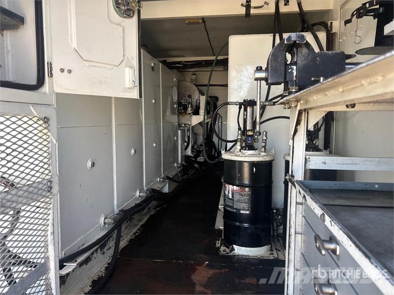 Freightliner Coronado 122 6x4 Lube Truck Tankwagen