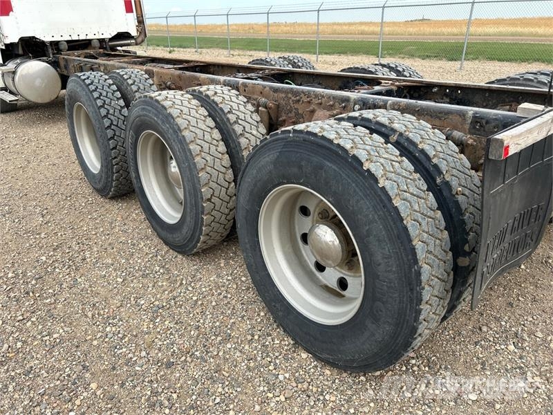 Freightliner Coronado 122SD 8x6 Cab and Chassis Hytter och interiör