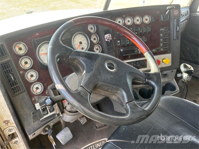 Freightliner Coronado 122SD Trekkers