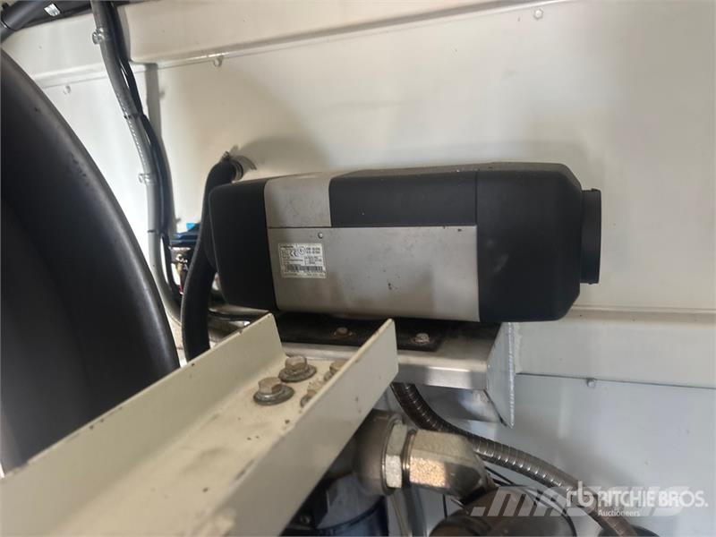 Freightliner Coronado 122 6x4 Lube Truck Грузовики-цистерны