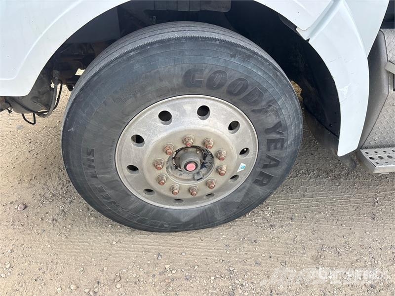 Freightliner Coronado 122 6x4 T/A Sleeper Truck Tractor وحدات الجر