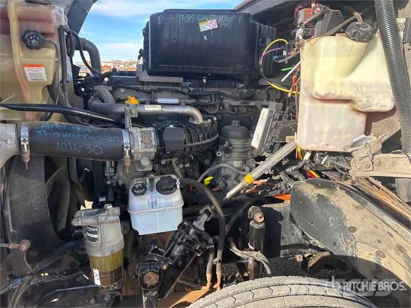 Freightliner Coronado 122SD Trekkers