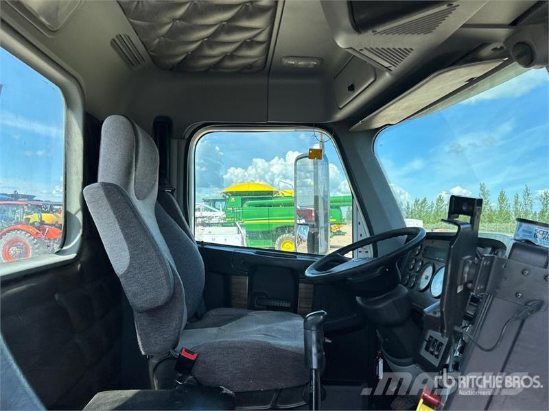 Freightliner Coronado 122 Vetopöytäautot