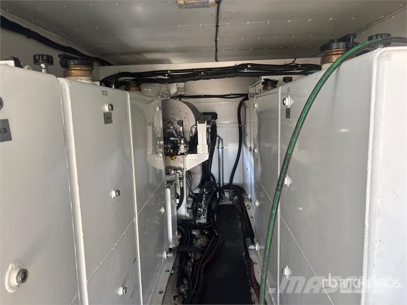 Freightliner Coronado 122 6x4 Lube Truck Tankwagen