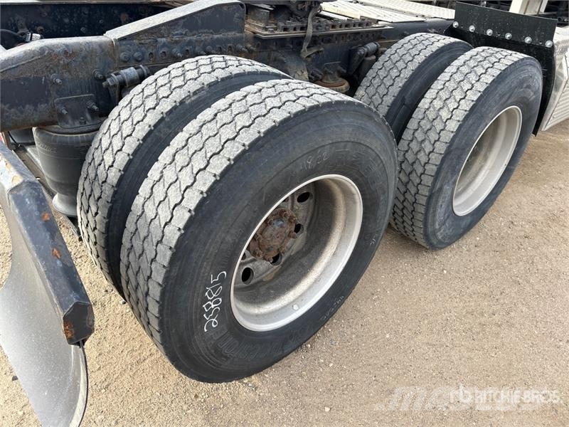 Freightliner Coronado 122SD Trekkers