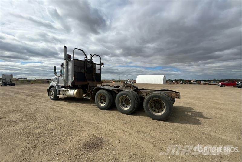 Freightliner Coronado 122SD 8x6 Tri/A Sleeper Truck Tractor Naudoti vilkikai