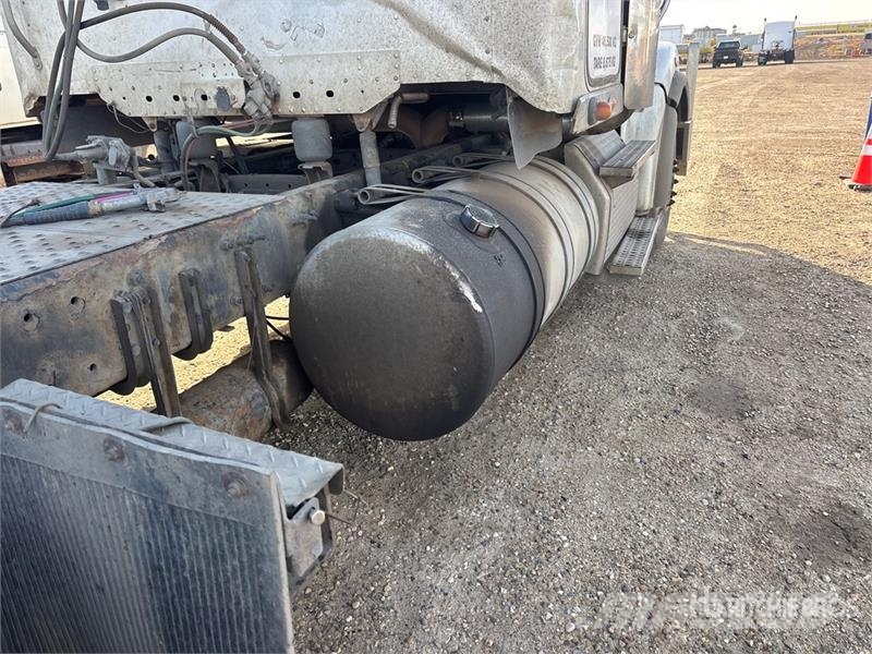 Freightliner Coronado 122SD Trekkers